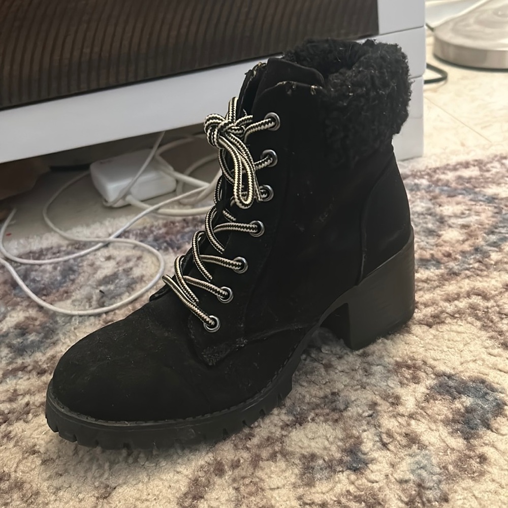 Black Fall/Winter Boots with fur inside